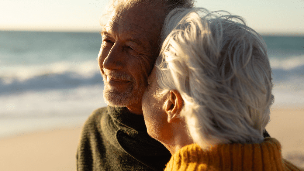 Anziehungskraft zwischen Menschen ab 60 1000x563 - Anziehungskraft ab 60: Wie Sie neue Nähe und Liebe finden 